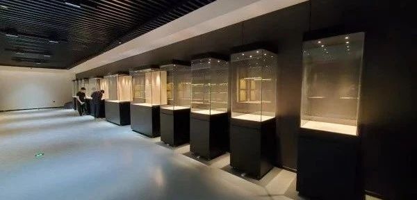博物馆展柜保养秘籍：轻松延寿，让你的文物“焕新颜”！